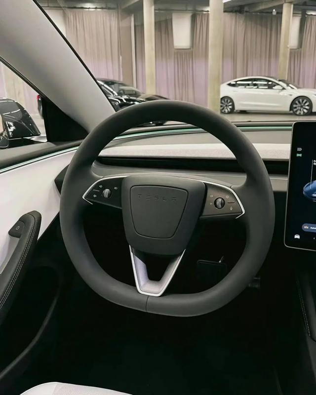 25.99万起，7年来最大更新！深度解读全新Model 3产品亮点