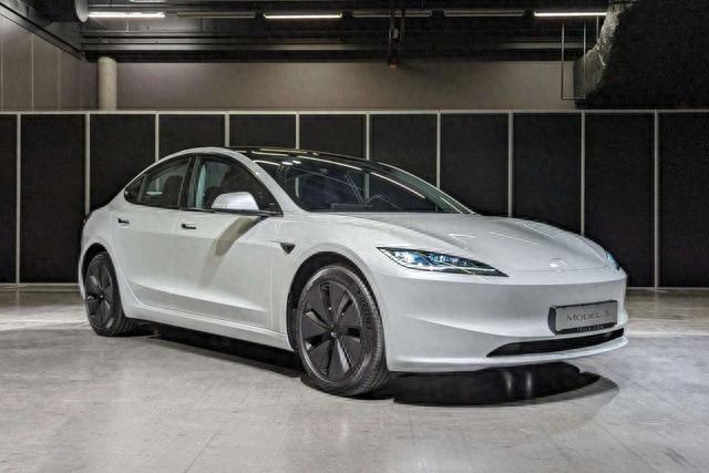 涨价2.8万！新款特斯拉Model 3实车现身，取消怀挡，入门606km续航