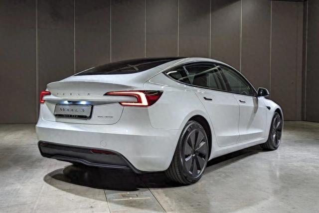 涨价2.8万！新款特斯拉Model 3实车现身，取消怀挡，入门606km续航