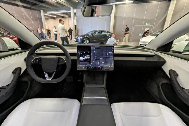 涨价2.8万！新款特斯拉Model 3实车现身，取消怀挡，入门606km续航