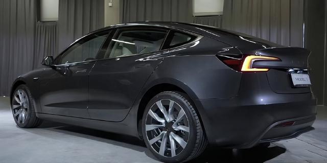 新款特斯拉Model 3曝光，不是“毛坯房”了，但价格也涨了！