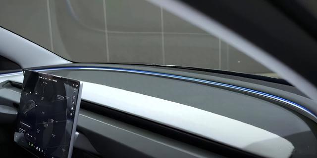 新款特斯拉Model 3曝光，不是“毛坯房”了，但价格也涨了！