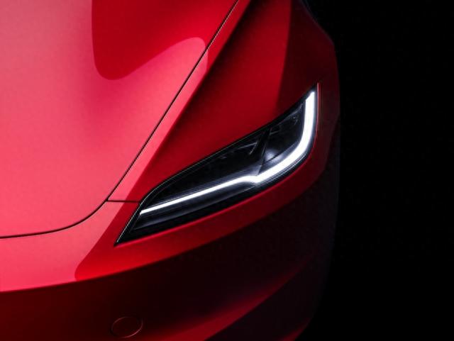 特斯拉Model3首次改款，25.99万元起售价高于预期