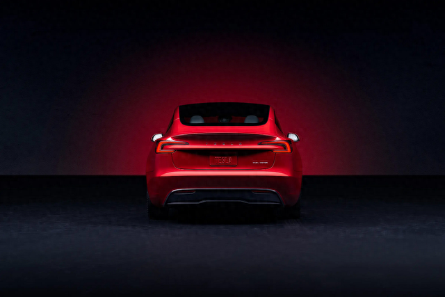 特斯拉Model3新款上市，价格涨了2.8万，配置增加，你感觉值得吗