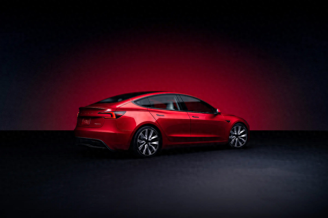 特斯拉Model3新款上市，价格涨了2.8万，配置增加，你感觉值得吗