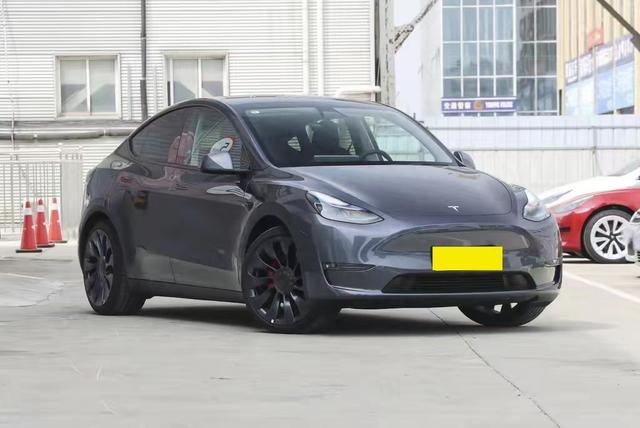 越卖越火的纯电SUV，月销超3.1万辆，Model Y值得考虑入手吗？