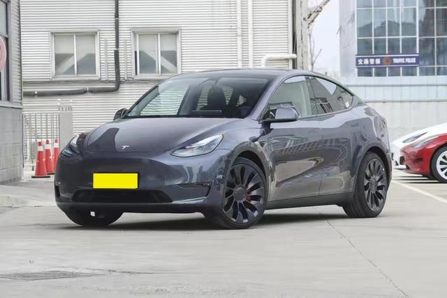 越卖越火的纯电SUV，月销超3.1万辆，Model Y值得考虑入手吗？