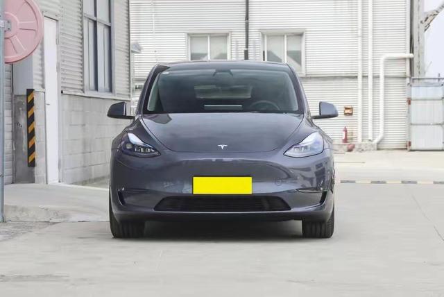 越卖越火的纯电SUV，月销超3.1万辆，Model Y值得考虑入手吗？