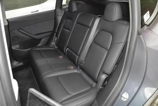 越卖越火的纯电SUV，月销超3.1万辆，Model Y值得考虑入手吗？