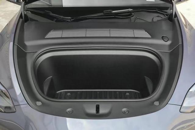 越卖越火的纯电SUV，月销超3.1万辆，Model Y值得考虑入手吗？