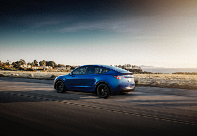 预算30万，智能驾驶标杆车型对比，问界M5 VS特斯拉Model Y