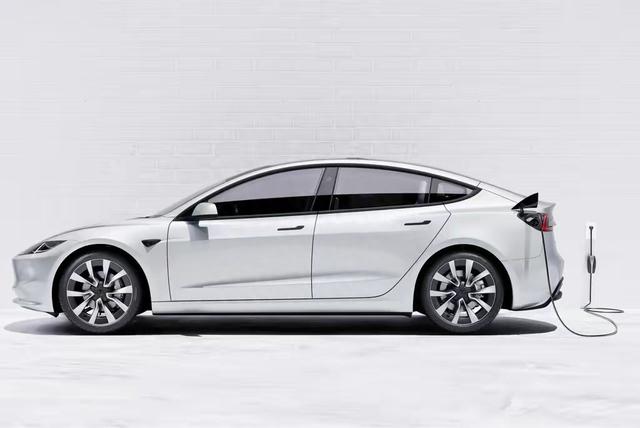 新款特斯拉Model 3正式上市，25.99万元起售，取消换挡杆和转向杆