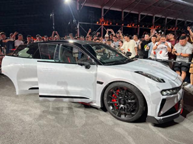 新款特斯拉Model 3，越涨价卖得越好？