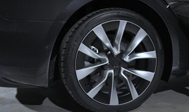 特斯拉Model 3闪现上新，它这次也想玩豪华了