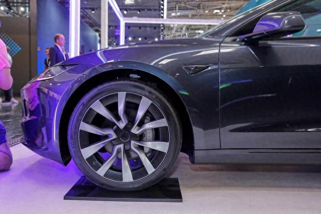2024新款特斯拉Model 3电动汽车亮相慕尼黑车展
