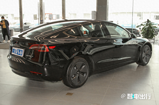 特斯拉Model 3清库！历史最低22.04万！新款贵近4万，买谁？