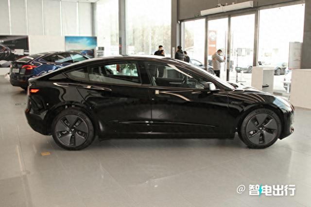特斯拉Model 3清库！历史最低22.04万！新款贵近4万，买谁？