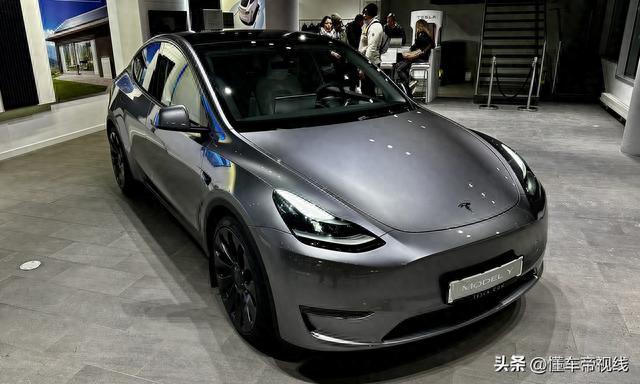 海外 | 特斯拉Model Y“水银”涂装实车亮相，质感出色，选装超2万元