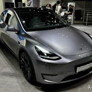 海外 | 特斯拉Model Y“水银”涂装实车亮相，质感出色，选装超2万元