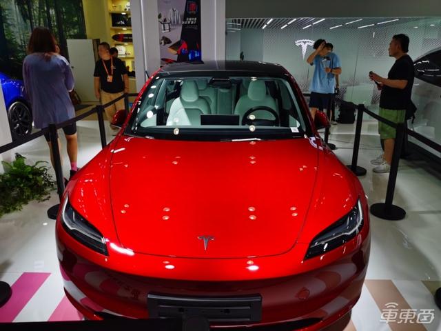 实拍特斯拉新款Model 3：升级20余处，还能成神车吗？