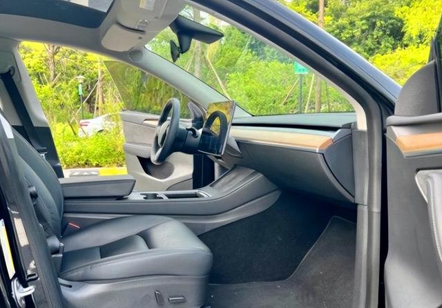 特斯拉Model Y，一辆我心有所属的电车