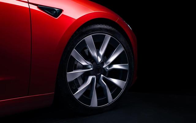 新款Model 3预售25.99万起，颜值提升档位调到中控屏