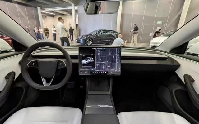 新款Model 3预售25.99万起，颜值提升档位调到中控屏