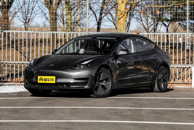 新款Model 3预售25.99万起，颜值提升档位调到中控屏