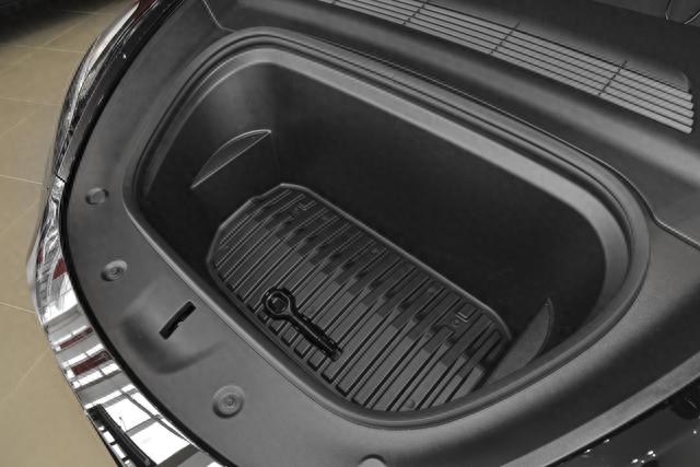 车长4750mm，6.9秒时速破百，特斯拉Model Y值得买？