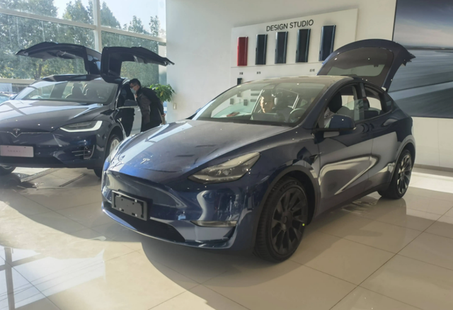 下挡ID.4上战Model Y？日产Ariya初体验：还是那个“大沙发”？
