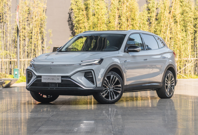 下挡ID.4上战Model Y？日产Ariya初体验：还是那个“大沙发”？