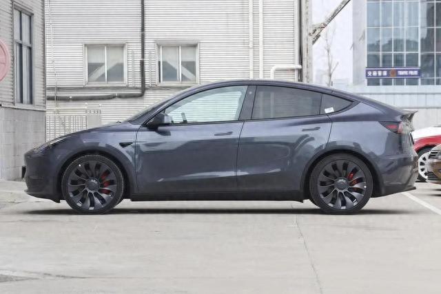官宣降价！特斯拉Model Y长续航版/高性能版降价1.4万