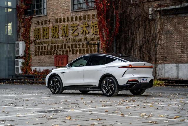 飞凡R7：无框车门+大溜背，Model Y的价格买中大型SUV