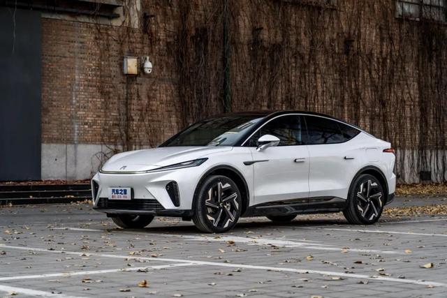 飞凡R7：无框车门+大溜背，Model Y的价格买中大型SUV