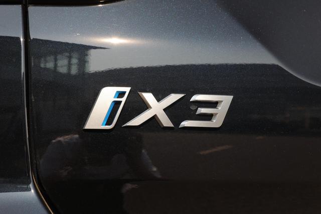 都是三十万级高端豪华电动SUV，特斯拉Model Y与宝马iX3怎么选？