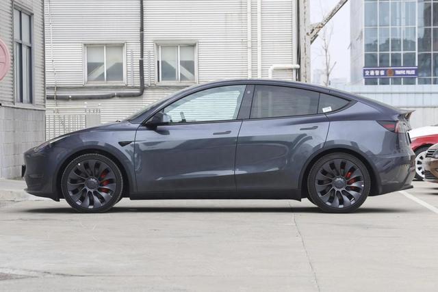 真正的“爆款王”，26.39万起售，30天狂卖51471台，解读Model Y