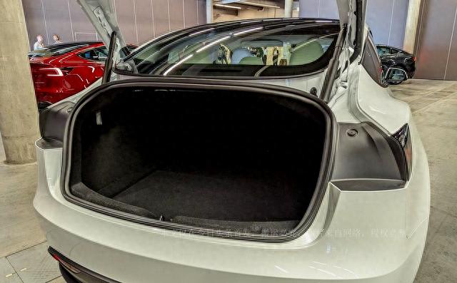 26万的特斯拉Model 3发布：新造型、新配置，但没有外放电