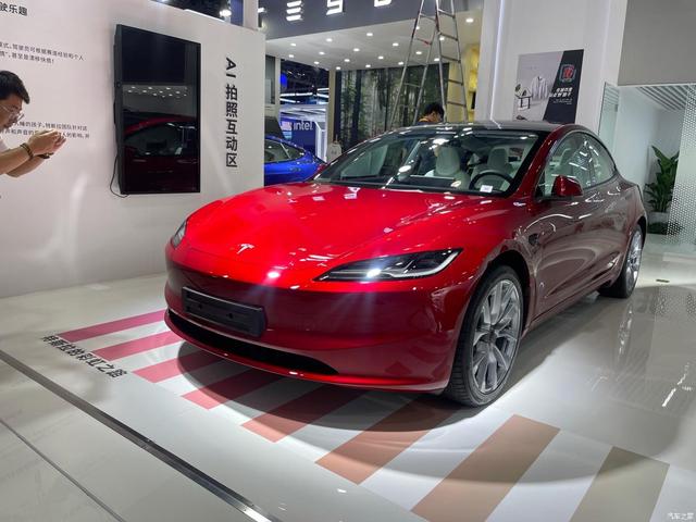 新款特斯拉Model3正式发布，多花的钱到底值不值？