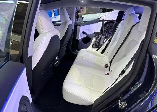 2023慕尼黑车展：全新Model 3登场，内饰升级，值不值得买？
