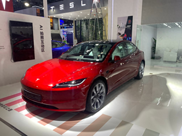 新款Model 3来袭，涨价2.8万，增加音响+氛围灯，还能大卖吗？