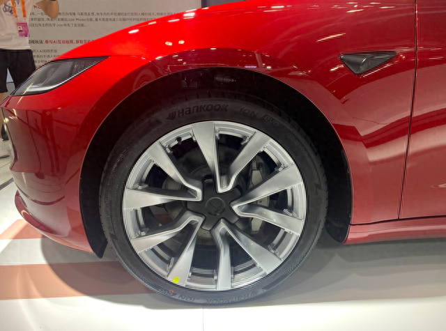 新款Model 3来袭，涨价2.8万，增加音响+氛围灯，还能大卖吗？