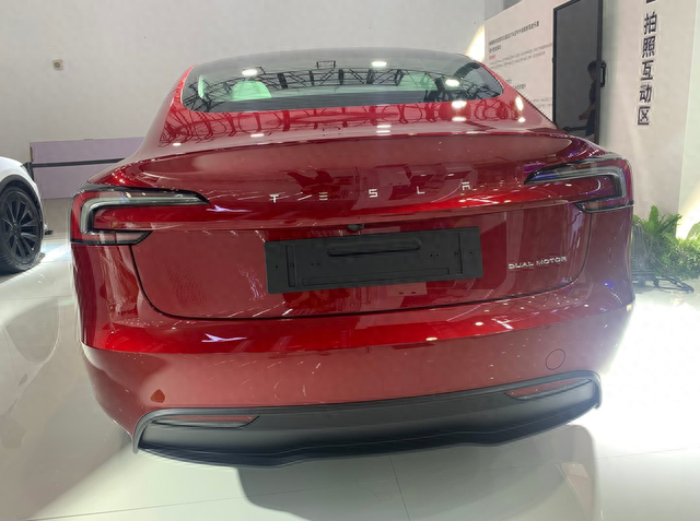 新款Model 3来袭，涨价2.8万，增加音响+氛围灯，还能大卖吗？
