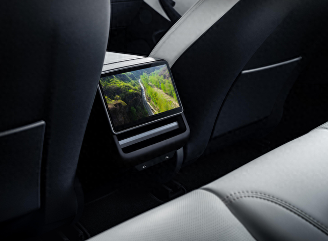 新款Model 3来袭，涨价2.8万，增加音响+氛围灯，还能大卖吗？