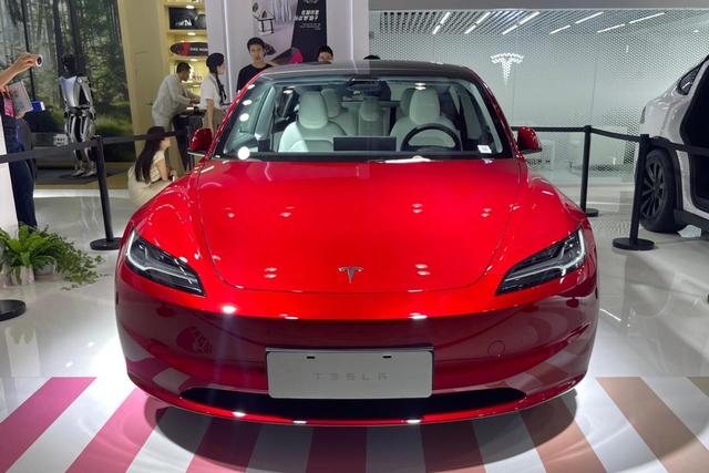极简到极致，新款特斯拉Model 3亮相，25.99万起售，有什么变化？