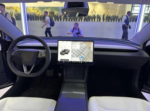 极简到极致，新款特斯拉Model 3亮相，25.99万起售，有什么变化？