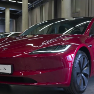 盘点新款特斯拉Model 3，25.99万起售，全车近20处升级，表现如何 ...