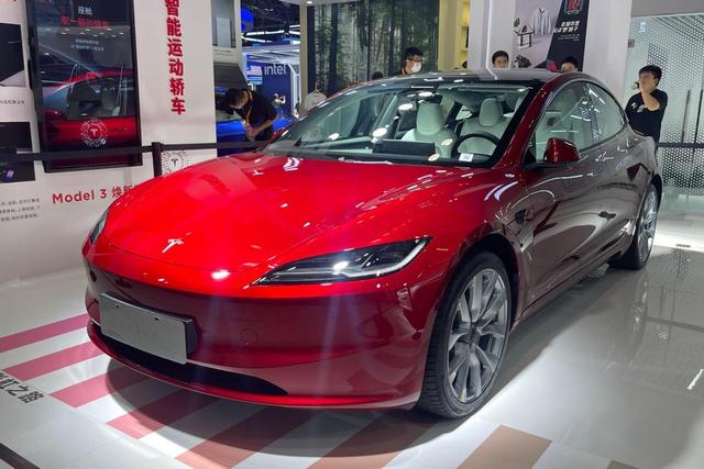 盘点新款特斯拉Model 3，25.99万起售，全车近20处升级，表现如何