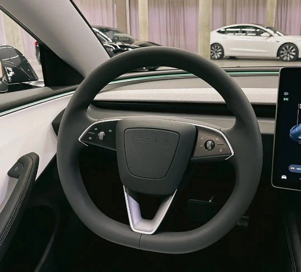 盘点新款特斯拉Model 3，25.99万起售，全车近20处升级，表现如何