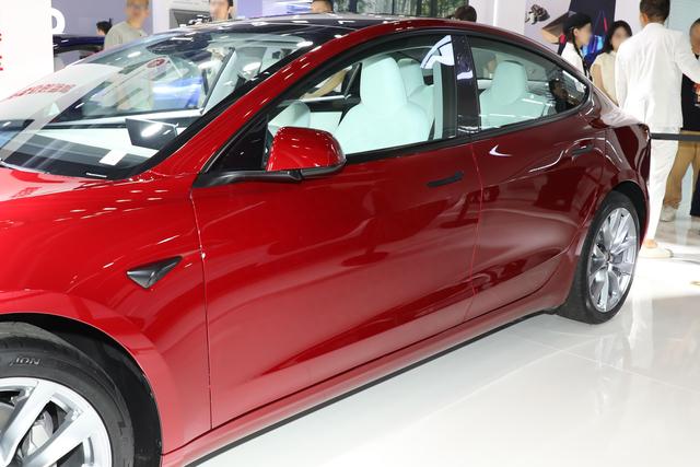全新Model 3已上市，售价25.99万起，买它需要注意什么