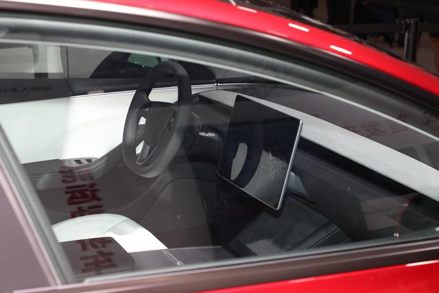 全新Model 3已上市，售价25.99万起，买它需要注意什么